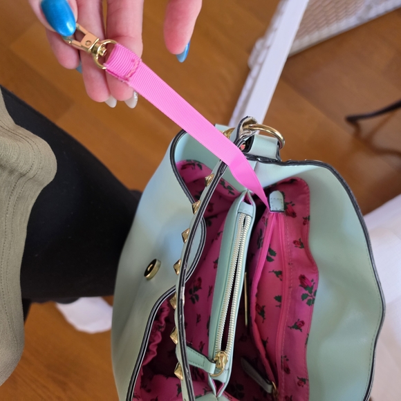 Betsey Johnson Mint Green Bow Studded Bucket Shoulder Bag - Picture 6 of 8